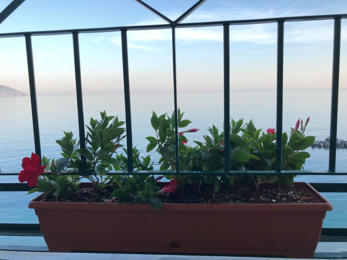 Bea'S Apartment - The Window To The Sea - Seafront Monterosso al Mare Luaran gambar